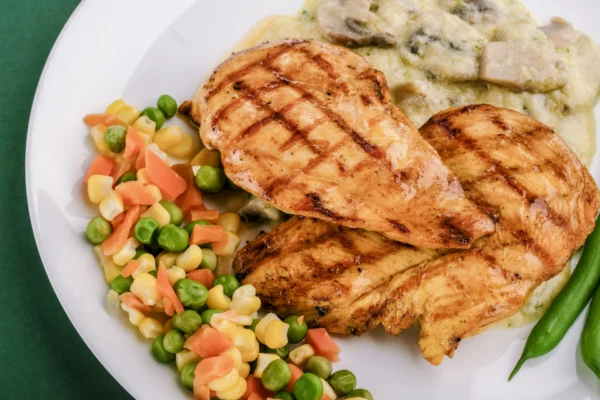 Frango Grelhado com Legumes no Vapor
