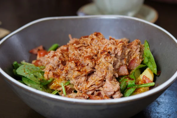 Salada de Atum Refrescante e Nutritiva